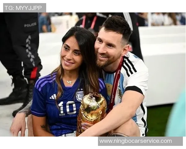 足球明星梅西太太的魅力瞬间与时尚风采尽在此图集展示