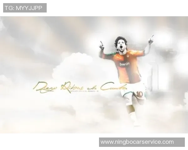 足球明星面孔融合艺术作品展现球场魅力与个性之美